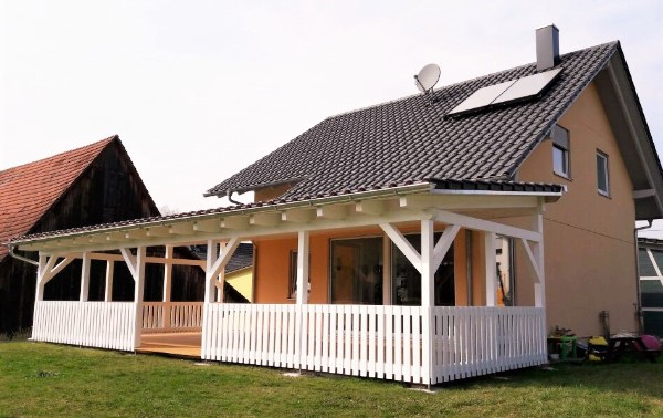 Pergola mit Geländer